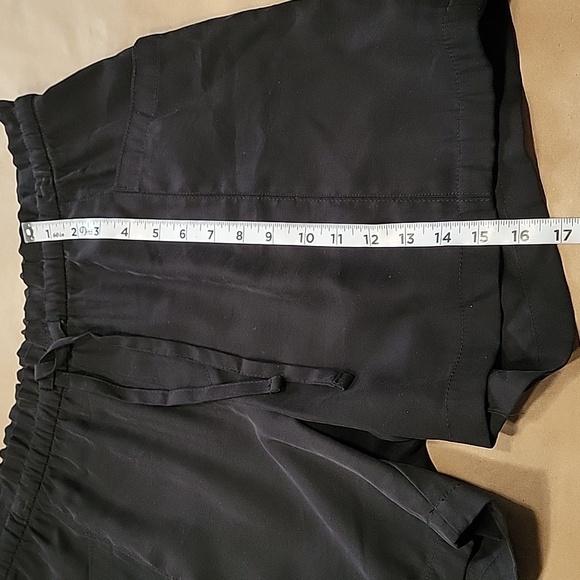 Old Navy Size L Black Elastic with Drawstring Waist Pull-On Shorts, Gently Used - Picture 5 of 10